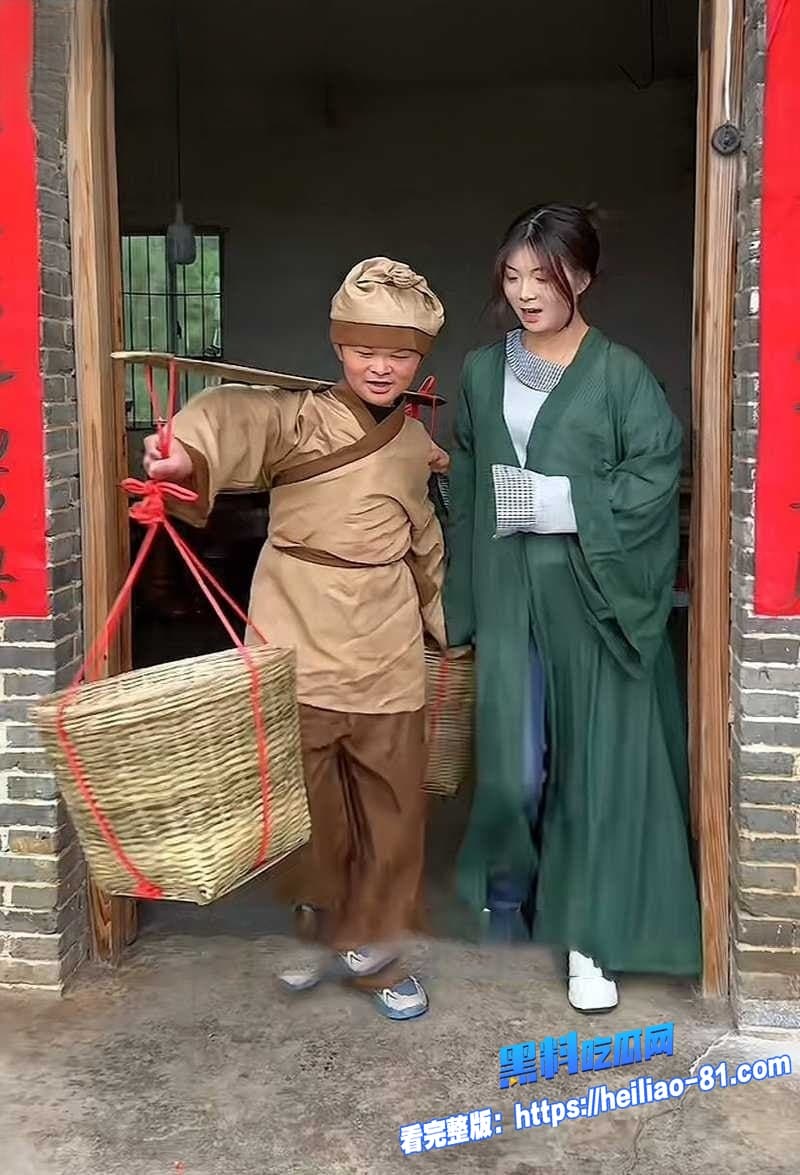 当年爆红的小马云范小勤彻底长歪成精了被曝光到处狂加小姐姐裸聊马云同款脸如今成了最大笑柄7