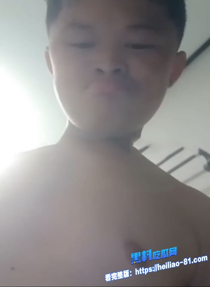 当年爆红的小马云范小勤彻底长歪成精了被曝光到处狂加小姐姐裸聊马云同款脸如今成了最大笑柄16