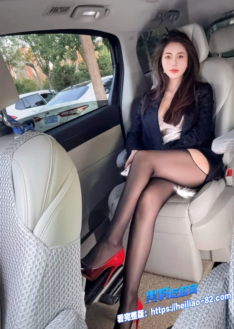 海角母子乱伦骚货妈妈身穿性感黑丝与儿子在酒店内疯狂做爱嫩穴被巨屌抽插到外翻3 海角母子乱伦骚货妈妈身穿性感黑丝与儿子在酒店内疯狂做爱嫩穴被巨屌抽插到外翻3