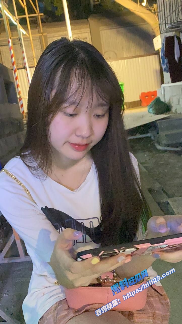 江苏大学女大学生 赵涵 清纯面孔下是白金女 只要给钱就陪睡 视频被某男同学曝光! 4 江苏大学女大学生 赵涵 清纯面孔下是白金女 只要给钱就陪睡 视频被某男同学曝光! 4