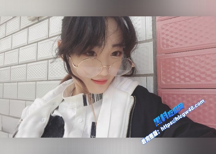 清纯大一小师妹在篮球场上被成功泡到没想到床上如此反差喜欢舔蛋蛋和被颜射 图1WH700x500px