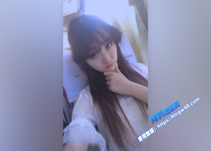 清纯大一小师妹在篮球场上被成功泡到没想到床上如此反差喜欢舔蛋蛋和被颜射 图2WH700x500px