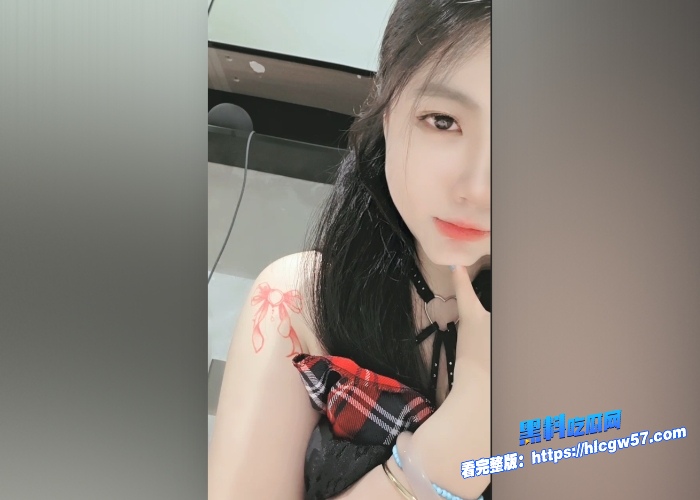 反差清纯甜妹观山月丰满小身材家中直播自慰到喷水骚话连篇一线天小穴粉的不像话 图3 反差清纯甜妹观山月丰满小身材家中直播自慰到喷水骚话连篇一线天小穴粉的不像话 图3