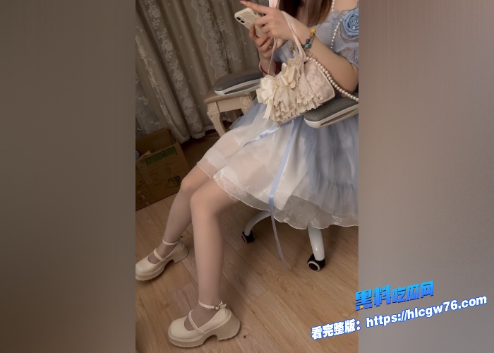 19岁极品萝莉学妹匆匆赶来和校外富二代吃海底捞被偷拍下回豪宅性爱全过程紫色仙女裙玛丽珍鞋好可爱 图3 19岁极品萝莉学妹匆匆赶来和校外富二代吃海底捞被偷拍下回豪宅性爱全过程紫色仙女裙玛丽珍鞋好可爱 图3