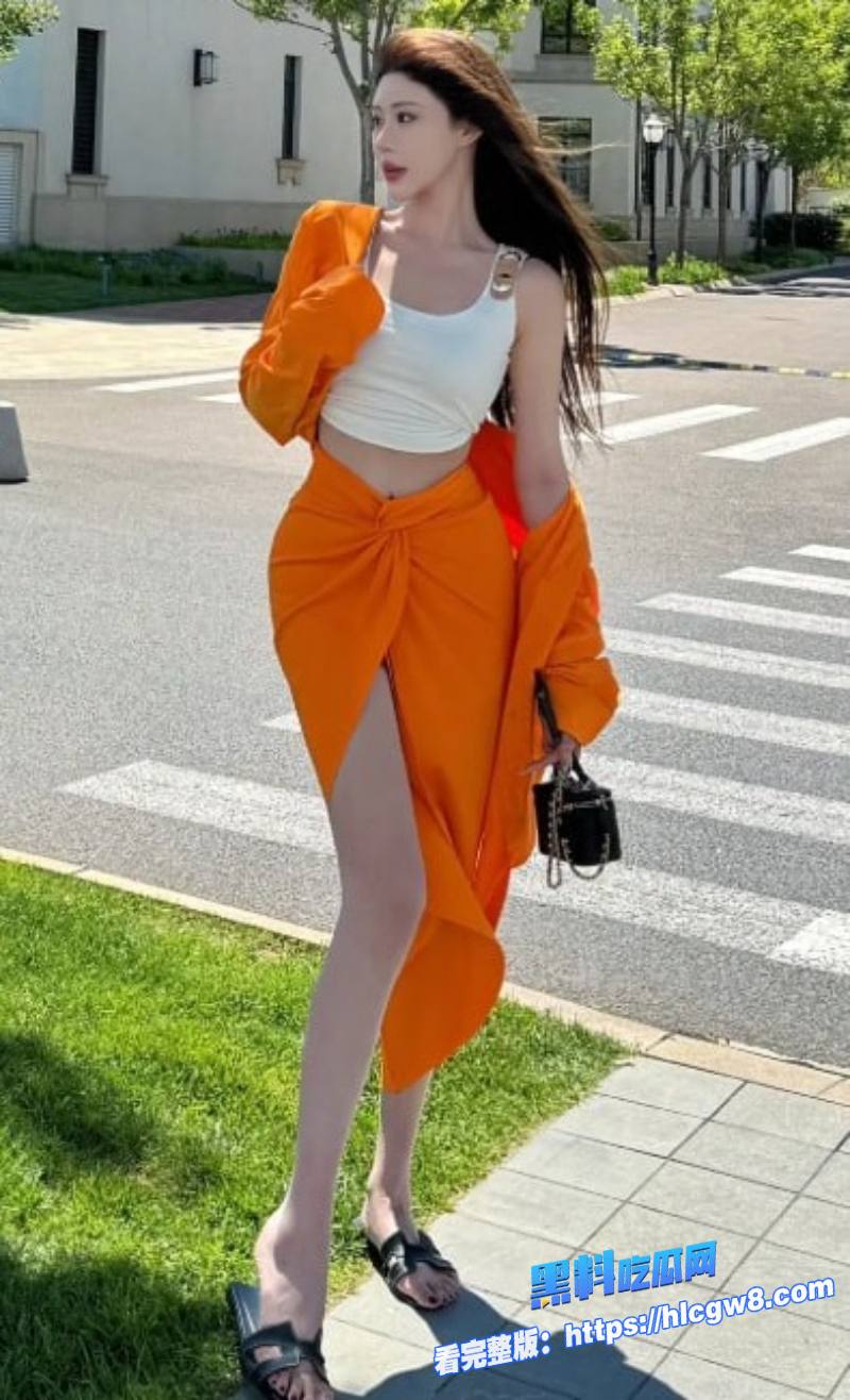 周末大哥出差小叔子带着嫂子在酒店偷情蒙眼操大胸嫂子最后射在她的嘴里2