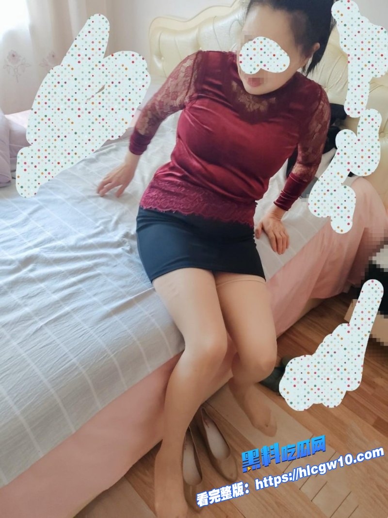 海角乱伦正值青春期的儿子喝了点白酒后怒操49岁肉丝骚妈1 海角乱伦正值青春期的儿子喝了点白酒后怒操49岁肉丝骚妈1