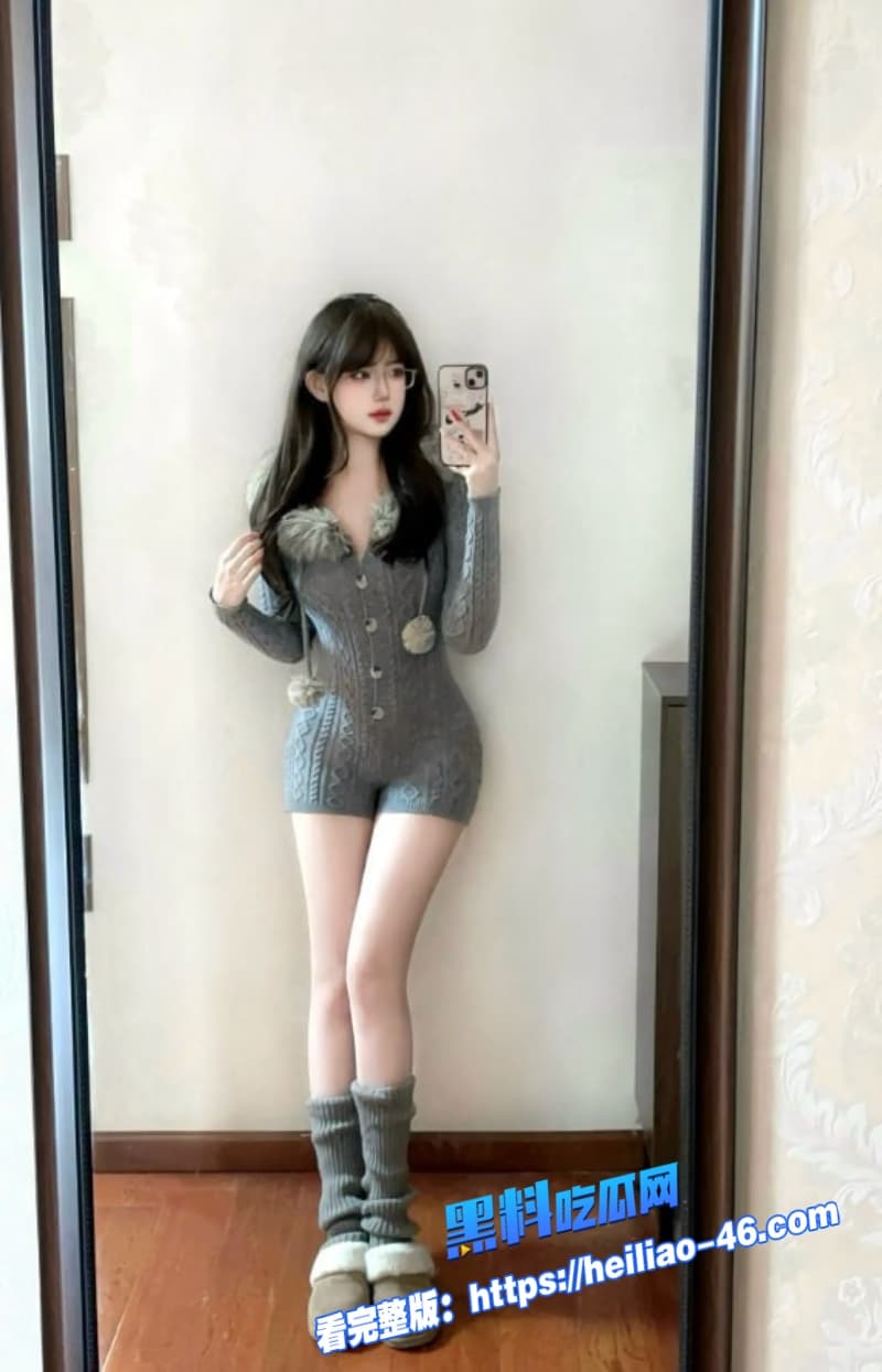 高颜值极品小姐姐边给男朋友打电话边吃鸡巴电话挂断之后就翘起臀部被狂操一脸享受的表情真绝 2 高颜值极品小姐姐边给男朋友打电话边吃鸡巴电话挂断之后就翘起臀部被狂操一脸享受的表情真绝 2