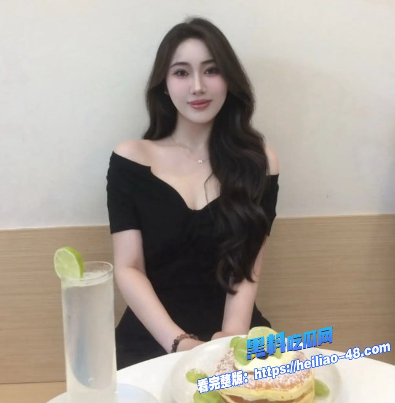 离婚带娃宝妈与炮友直播下海补贴家用吊钟巨乳搭配情趣内衣完美至极1