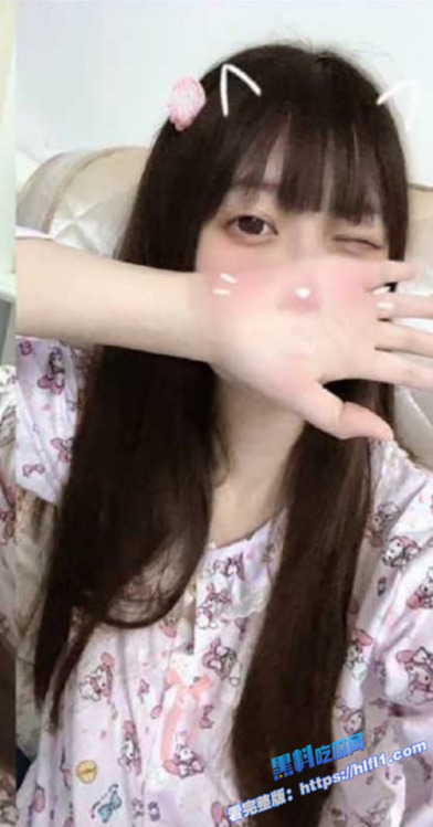 抖音极品萝莉 小佳呆呆的 定制福利视频流出 锁骨痣加同款手链完全实锤本人无疑！图2