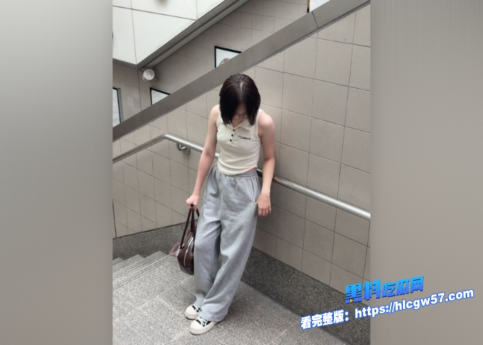 高颜值大学生诱人身材粉鲍完美呈现极品颜值与身材并存外表嫩白清纯实则超骚被金主包养调教成小母狗 图1