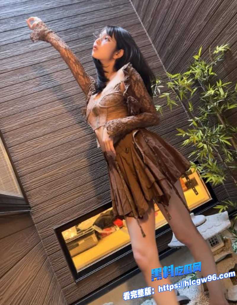 极品人气网红香月怜魏乔安una三女神共浴开干2