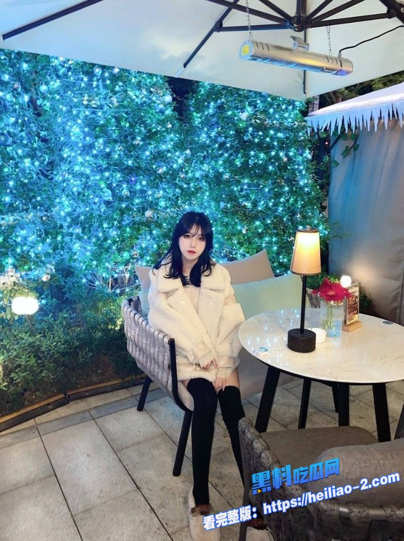 抖音网红天降之雯私密视频曝光高颜值反差婊美女露脸自慰1
