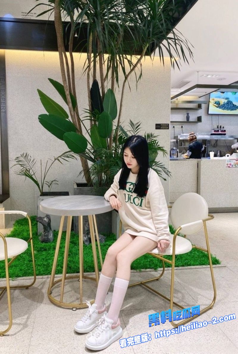 抖音网红天降之雯私密视频曝光高颜值反差婊美女露脸自慰4