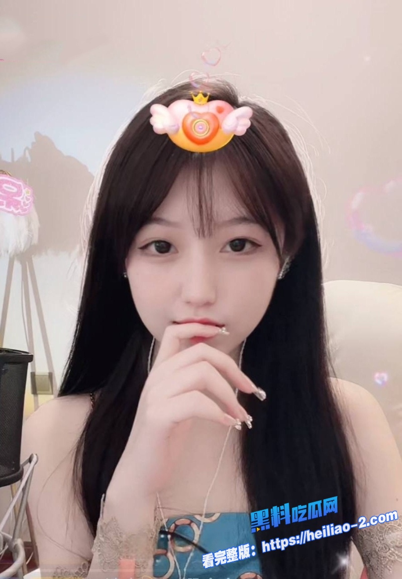 抖音网红天降之雯私密视频曝光高颜值反差婊美女露脸自慰5