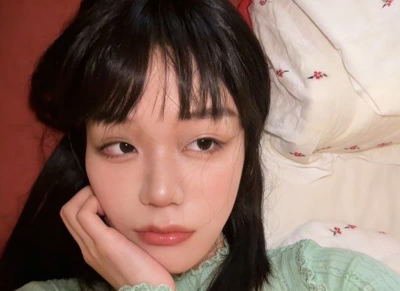 这也太敢了！丈夫出门买早餐 回家撞见妻子与陌生男躺床开黑