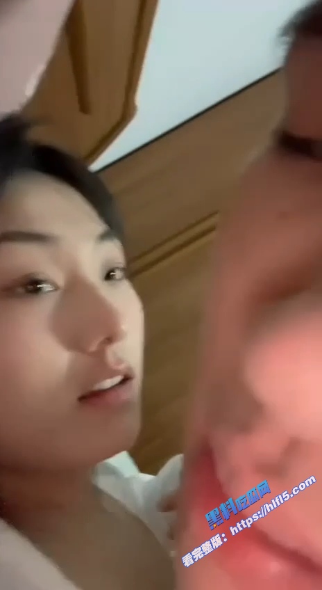 元气甜美少女 被金主后入啪啪 然后长开双腿被手指插入 最后无套插入JB内射!5 元气甜美少女 被金主后入啪啪 然后长开双腿被手指插入 最后无套插入JB内射!5
