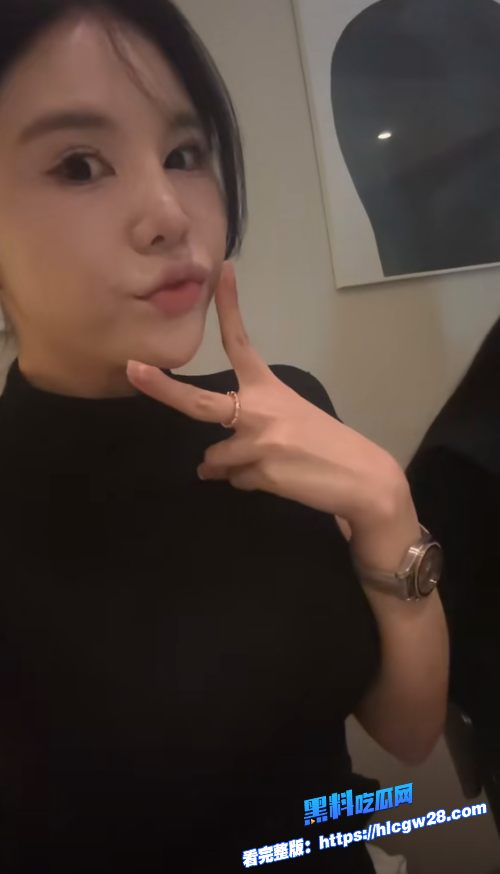 抖音小网红 超高颜值的人妻熟女 刘悦 穿各种性感的制服诱惑 自拍做爱视频！图8
