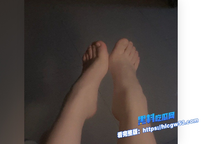 某大学极品校花在家自拍不雅视频发给男友分手后被渣男曝光清纯可爱面容加粉嫩诱人酮体简直无敌了 图40WH700x500px