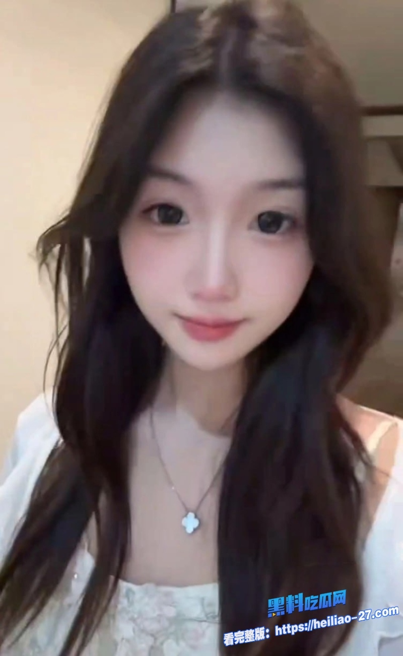 海南神秘白富美吴双青探探约炮视频曝光懒得上班天天卖逼捞金小浪货被猛男压床狂操 5 海南神秘白富美吴双青探探约炮视频曝光懒得上班天天卖逼捞金小浪货被猛男压床狂操 5