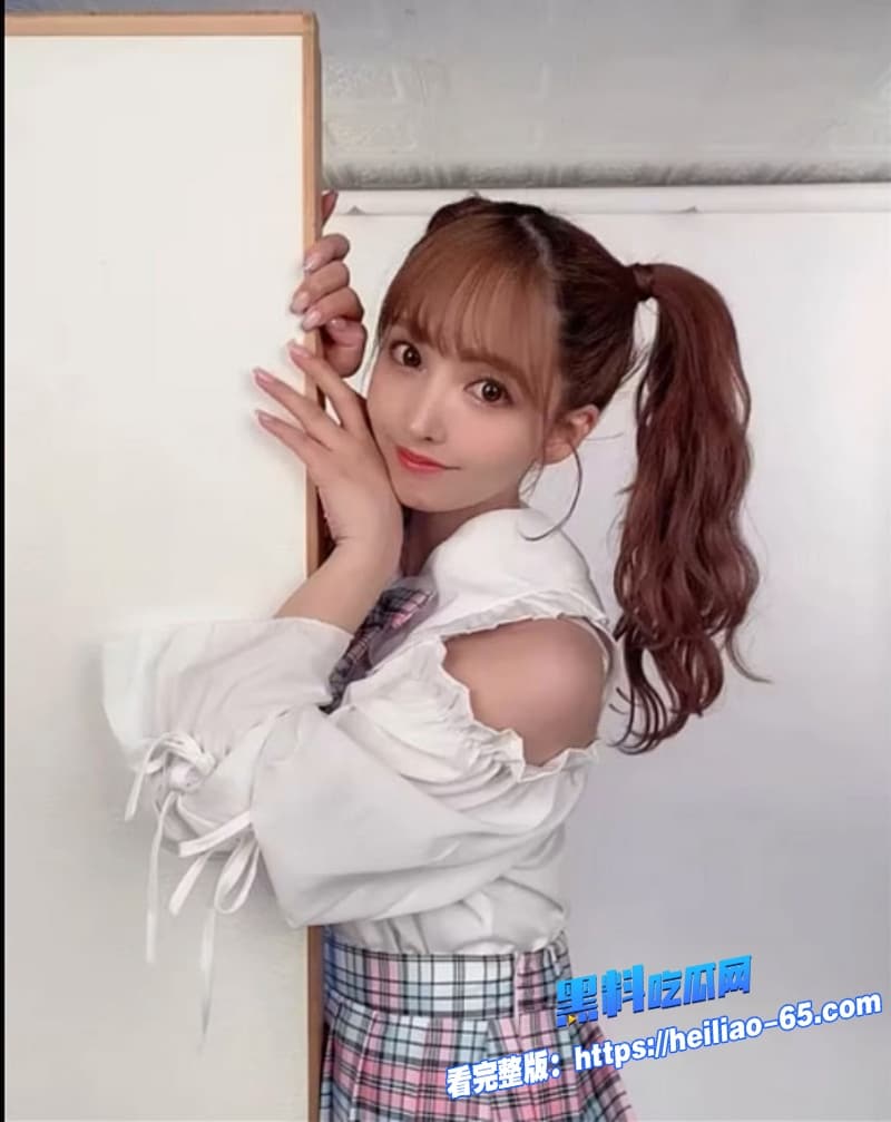 水果派解说女优安斋拉拉影片J罩杯神乳的诱惑小拉趁老公醉酒疯狂勾引同事3 水果派解说女优安斋拉拉影片J罩杯神乳的诱惑小拉趁老公醉酒疯狂勾引同事3