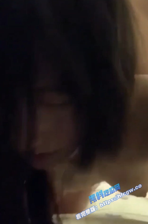 清纯可爱学生妹 被富哥后入爆草,简直太美了,人见人爱系列 这么可爱的妹子被富哥狂蹬！图9