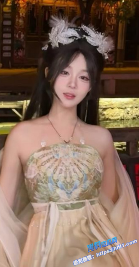 抖音网红 铃铛tiatia 会员私播露3点脱衣舞裸舞 自慰呻吟反差福利！图2