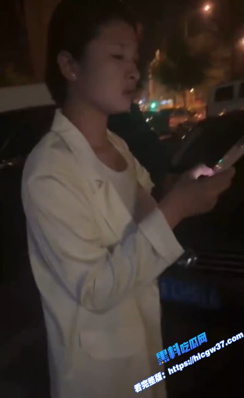 精神小妹街头打架 从超市打到街头雨中火拼 警察来了还约架 现在的年轻人真会玩! 5 精神小妹街头打架 从超市打到街头雨中火拼 警察来了还约架 现在的年轻人真会玩! 5