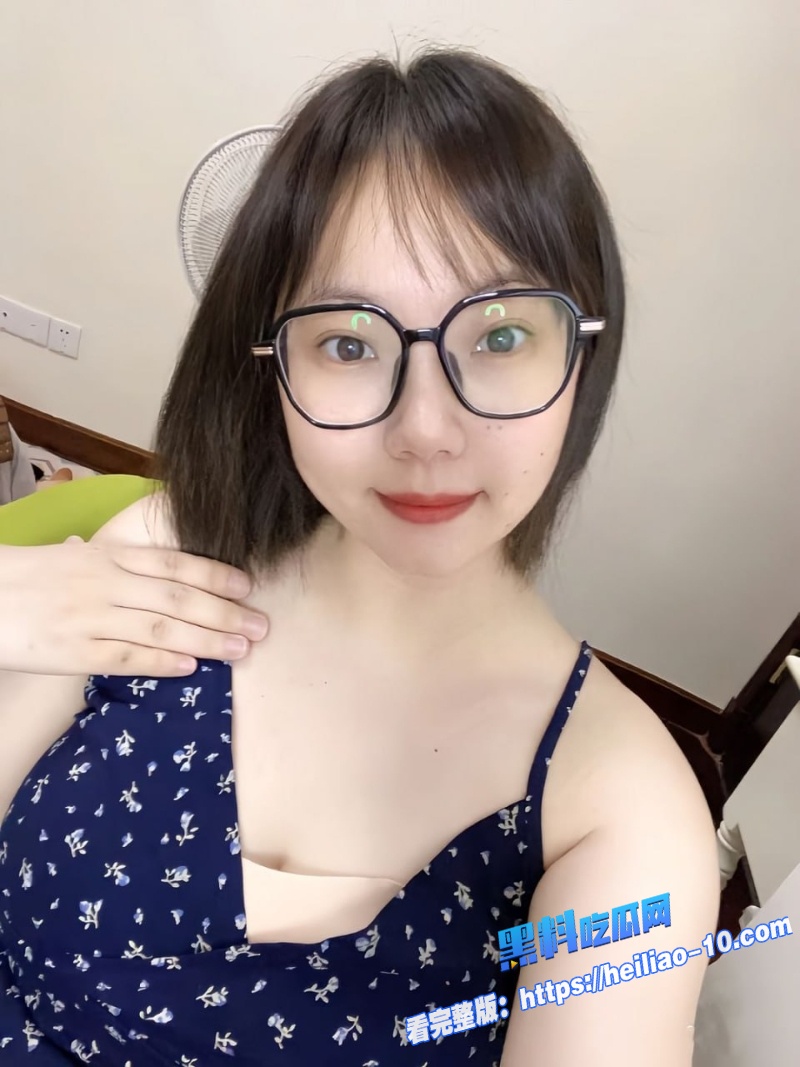 广州美术学院极品反差婊何晶嫌零花钱不够 直接拉男友下海黄播1