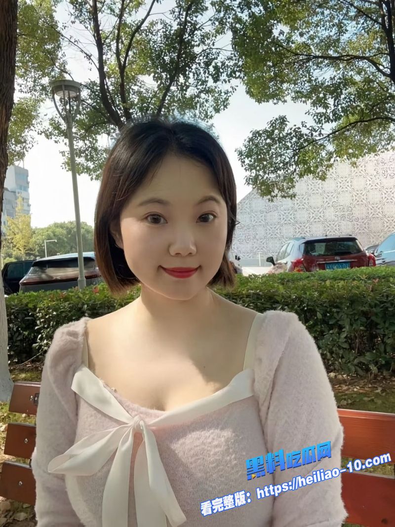 广州美术学院极品反差婊何晶嫌零花钱不够 直接拉男友下海黄播4
