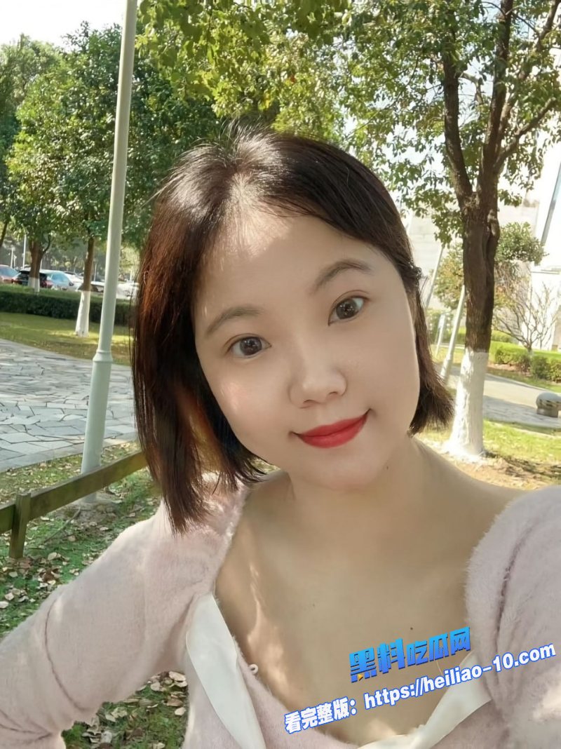 广州美术学院极品反差婊何晶嫌零花钱不够 直接拉男友下海黄播5