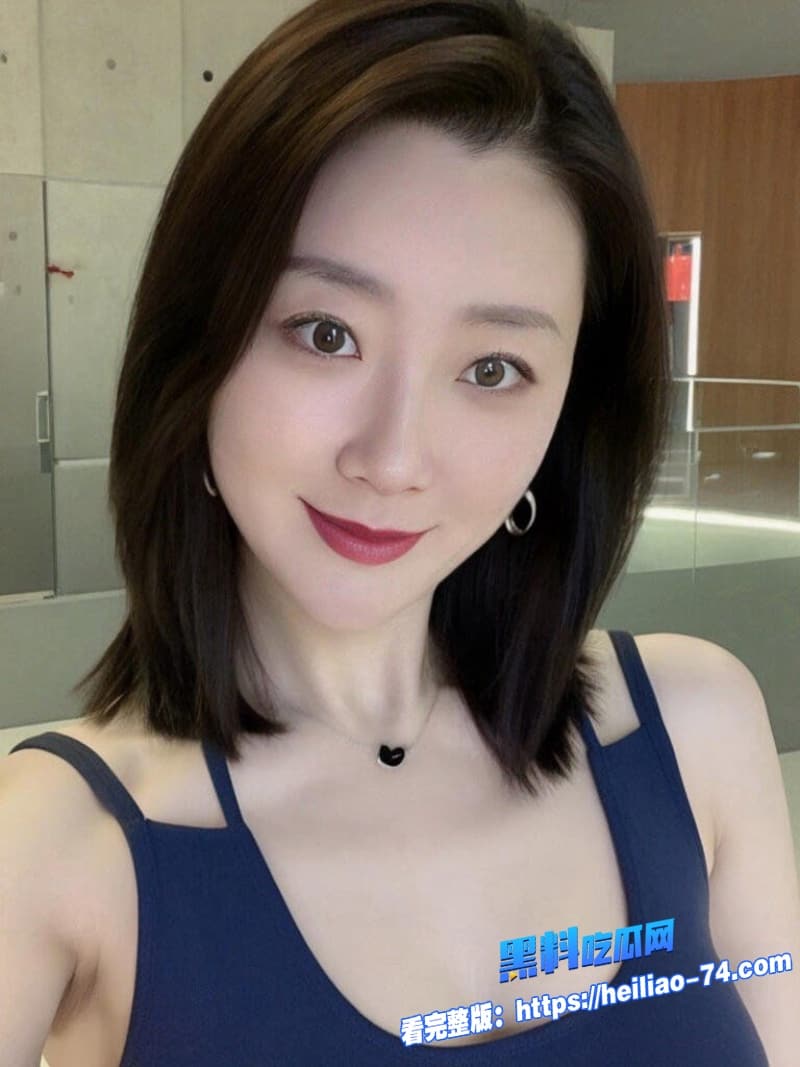 海角母子乱伦骚货妈妈穿黑丝高跟深喉儿子巨屌后入爆插干到腿软2