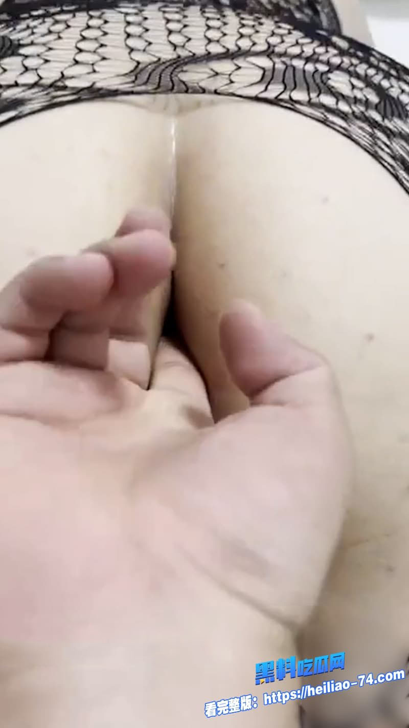 海角母子乱伦骚货妈妈穿黑丝高跟深喉儿子巨屌后入爆插干到腿软7