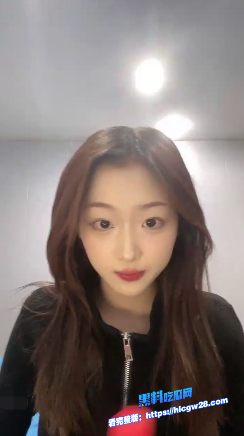 网红福利姬 张阳阳 外表清纯怎么可以那么骚 居然被调教成小母狗了！图1