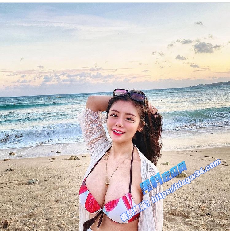 魔鬼身材巨乳少妇 咪咪 全裸自拍视频曝光 床上秒变骚母狗模样 让人顶不住啊！图1