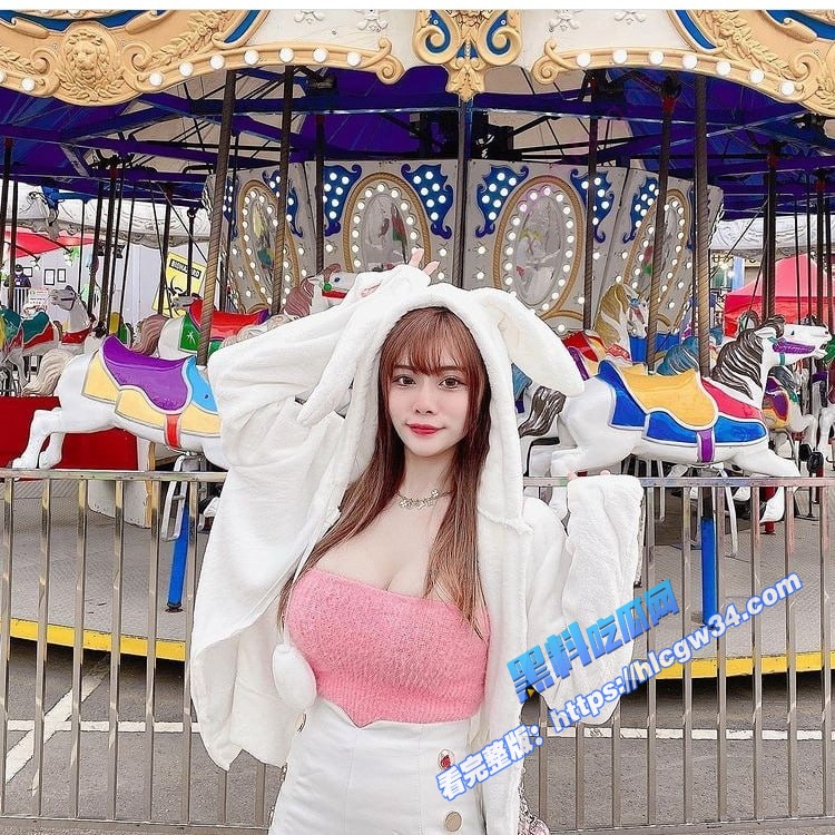 魔鬼身材巨乳少妇 咪咪 全裸自拍视频曝光 床上秒变骚母狗模样 让人顶不住啊！图20