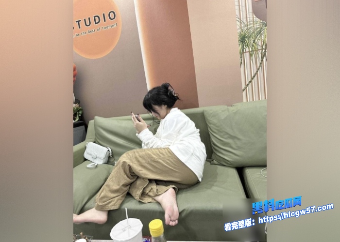 海角乱伦大神奶气原创18女儿闺蜜被我弄倒女儿琪琪在旁边睡觉我插她闺蜜骚逼 图2 海角乱伦大神奶气原创18女儿闺蜜被我弄倒女儿琪琪在旁边睡觉我插她闺蜜骚逼 图2