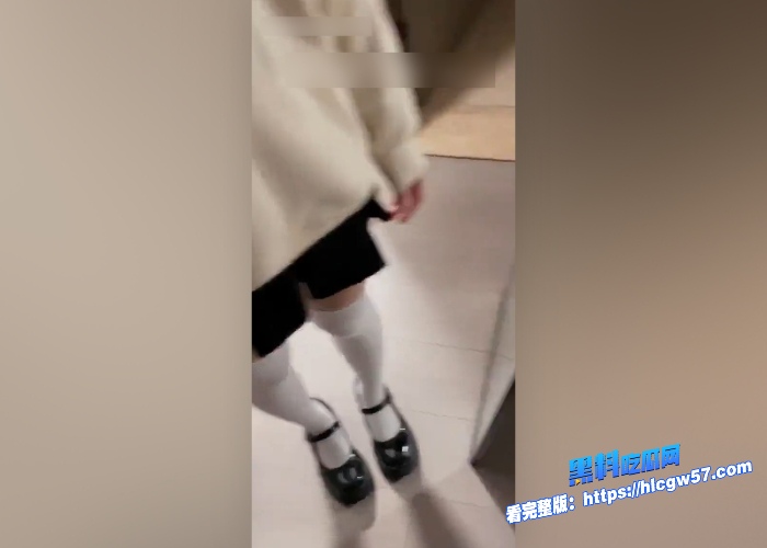 海角乱伦大神奶气原创18女儿闺蜜被我弄倒女儿琪琪在旁边睡觉我插她闺蜜骚逼 图4 海角乱伦大神奶气原创18女儿闺蜜被我弄倒女儿琪琪在旁边睡觉我插她闺蜜骚逼 图4