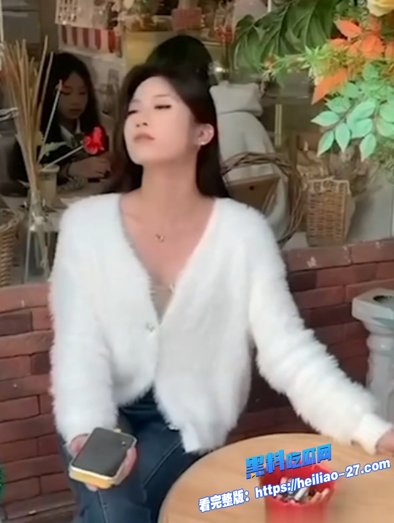 广西柳州反差女神赵鑫鑫被渣男曝出性爱视频胯下口交抬腿爆操4 广西柳州反差女神赵鑫鑫被渣男曝出性爱视频胯下口交抬腿爆操4