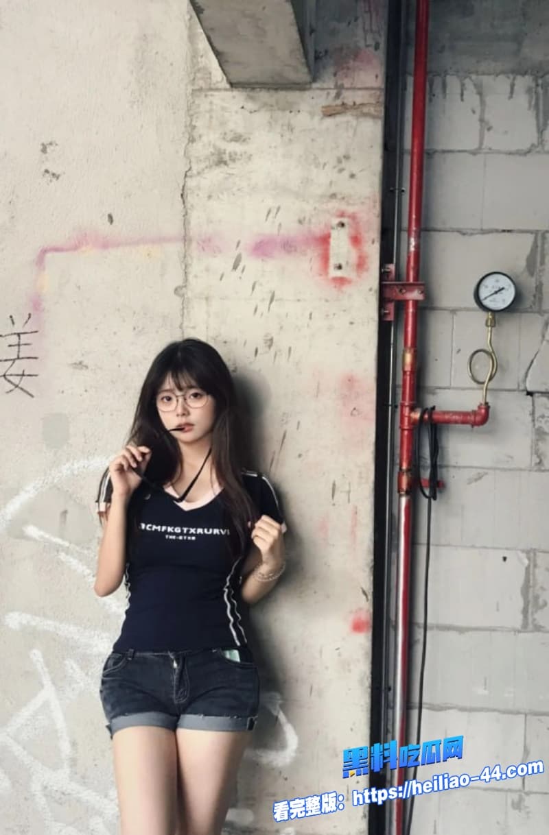 极品眼镜女cos不知火舞自拍视频流出跪地深喉口交被男友无套后入爆操真是骚的没边6 极品眼镜女cos不知火舞自拍视频流出跪地深喉口交被男友无套后入爆操真是骚的没边6
