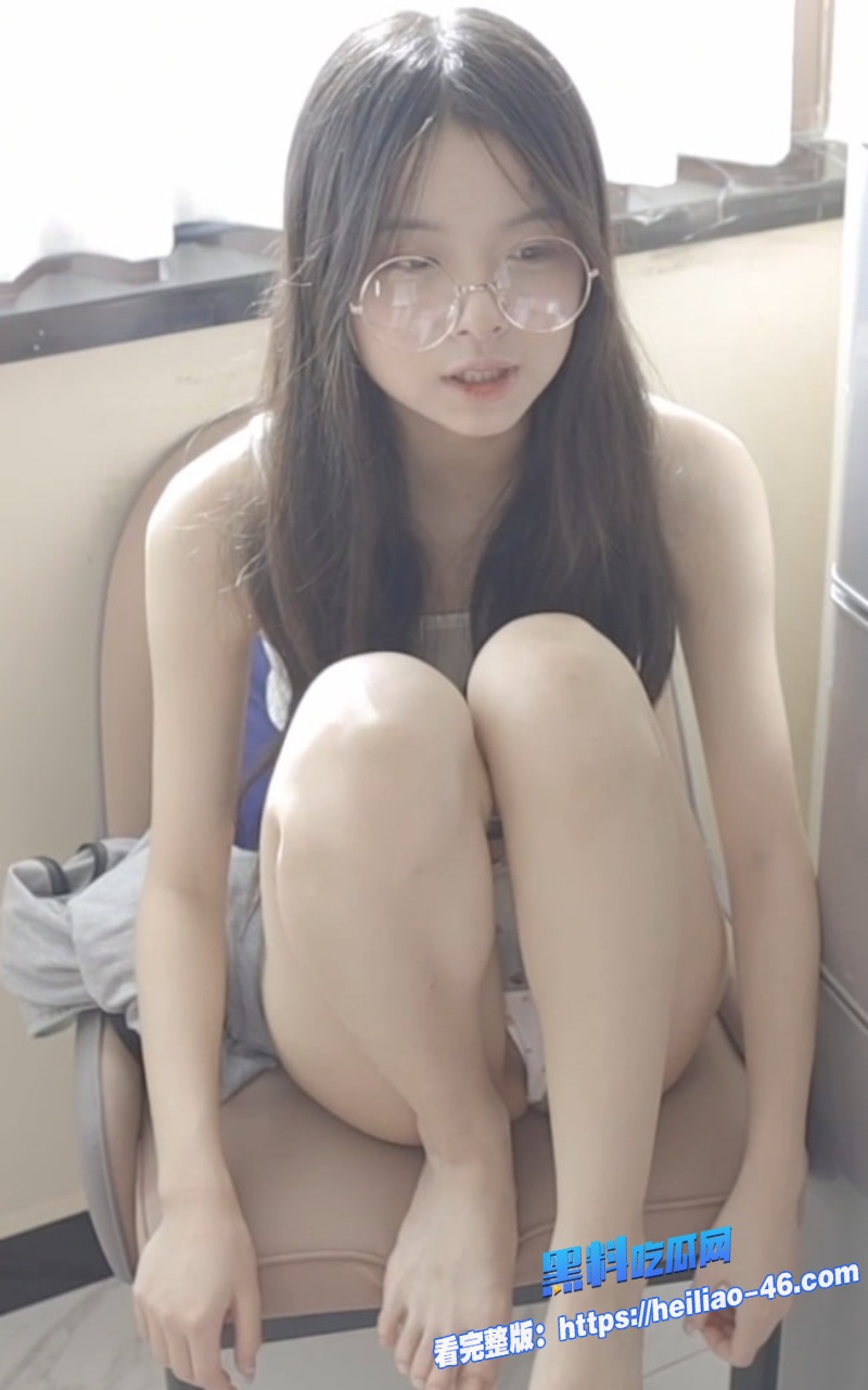 素人渔夫私拍曝光反差婊林书辞眼镜妹足交玩到喷第一视角带入感满满1