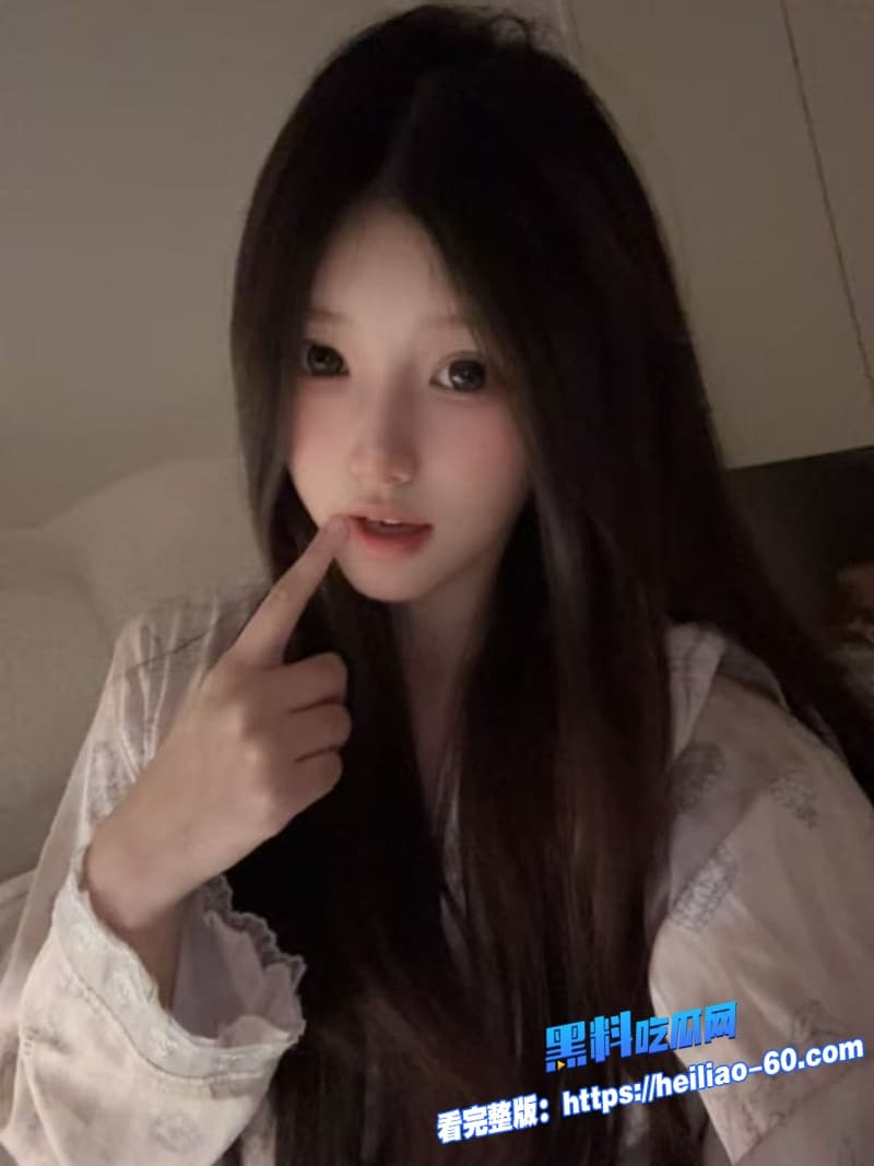 极品女神身穿性感内衣户外大胆露出酒店镜前遭男友疯狂暴力打桩穷人看湿富人射爆1