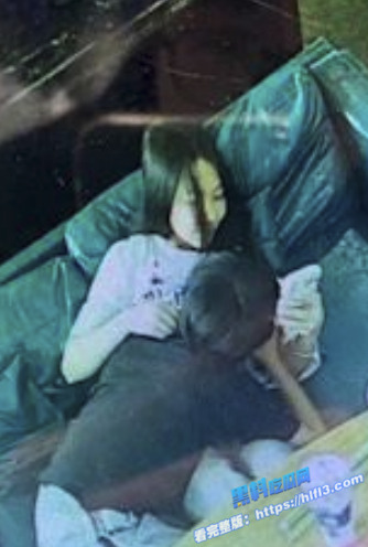 广西玉林仙奶茶店  孙晓慧 同校高冷女神 被发现在校外给一男子口交 调用监控发布网上！4