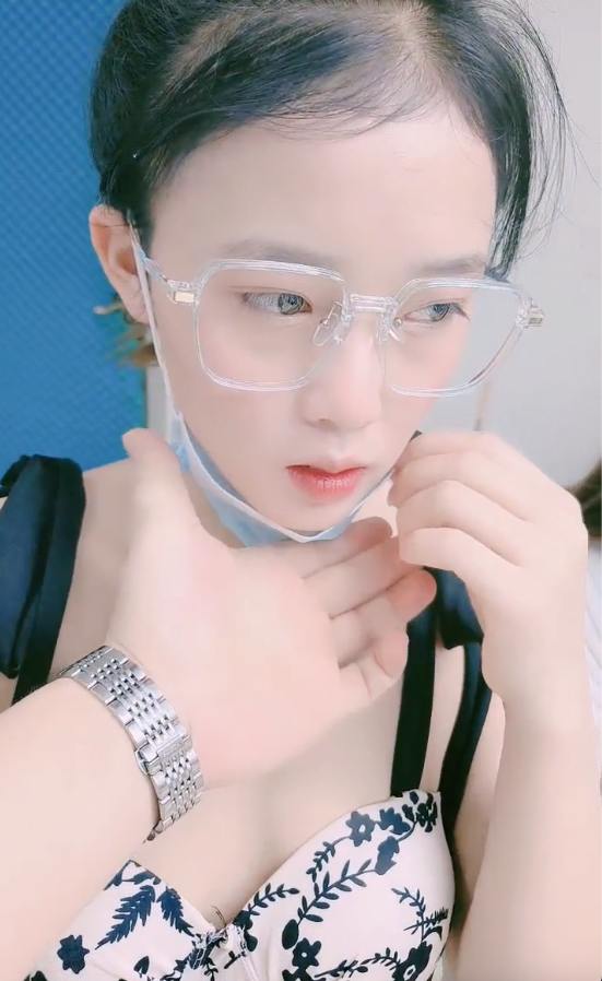 眼睛妹与黑人不看？小伙贡献自己女友与黑人直播视频流出！完整版来咯 太带劲了图13.jpg