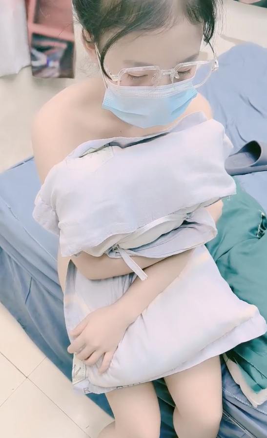 眼睛妹与黑人不看？小伙贡献自己女友与黑人直播视频流出！完整版来咯 太带劲了图22.jpg