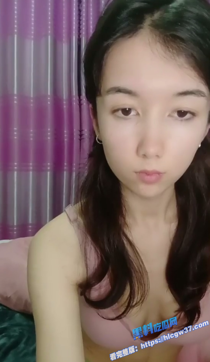 1大学生混血美女 中美小泰妹 宿舍私拍大尺度视频流出 自慰抠逼的表情感觉爽到巅峰翻白眼