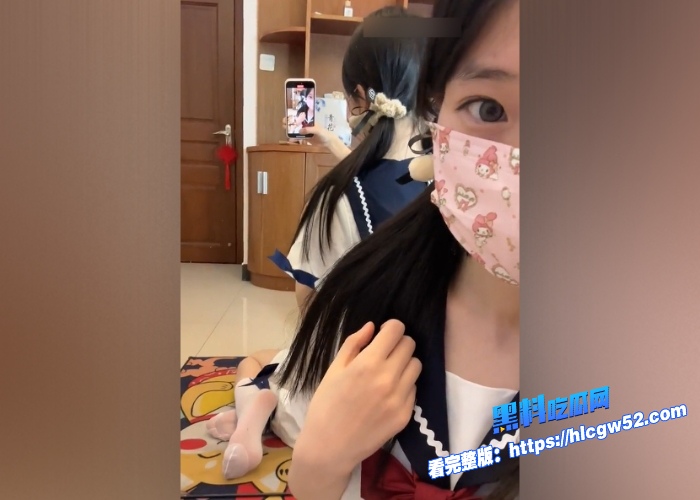 抖音萝莉网红雪顶蛋糕土豪高价定制福利视频流出黑丝美腿玉足诱惑力十足 图7WH700x500px