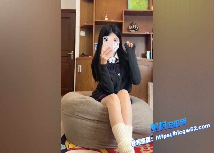 抖音萝莉网红雪顶蛋糕土豪高价定制福利视频流出黑丝美腿玉足诱惑力十足 图9WH700x500px