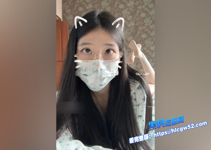 抖音萝莉网红雪顶蛋糕土豪高价定制福利视频流出黑丝美腿玉足诱惑力十足 图13WH700x500px