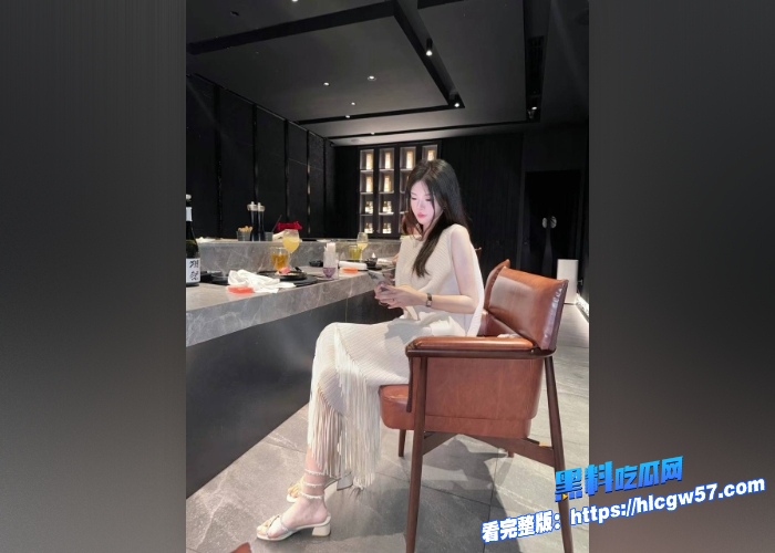 瓜友投稿 母狗黄丽娜 酒吧认识的骚逼炮友，有男朋友是个龟男，性欲贼旺盛在外边好几个炮友，他男朋友知道也管不住 3