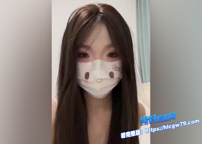 海角社区美女原创博主爱吃雪糕啊付费原创视频流出穿着情趣内衣大半夜去勾引亲哥做爱声音很甜的一个妹子 图1